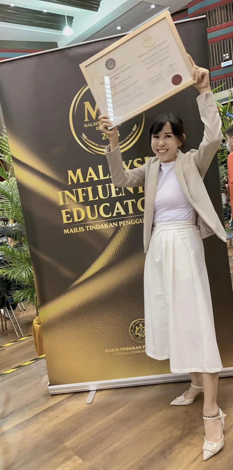 Daphnie Wong with Malaysia Influential Educator Award